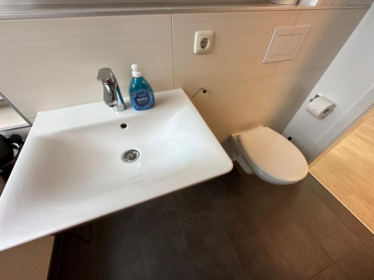 Traumhafte Haushaelfte Mit Kamin, Garten & Whirlpool Apartman Berlin Kültér fotó