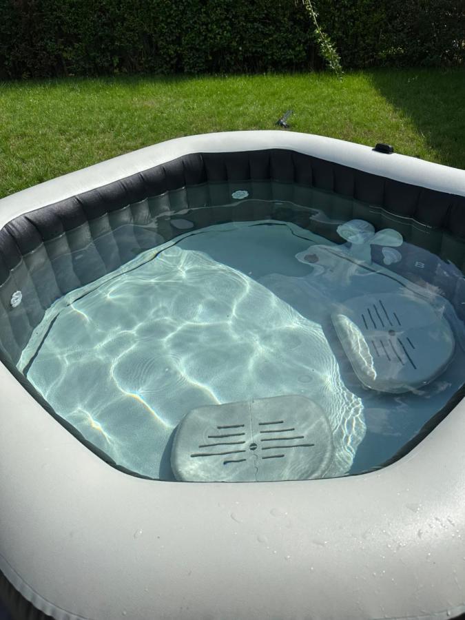 Traumhafte Haushaelfte Mit Kamin, Garten & Whirlpool Apartman Berlin Kültér fotó